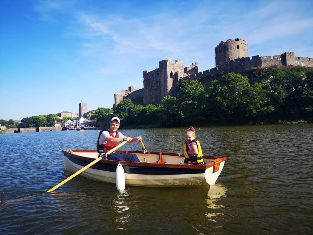 castle row boat - 2-86c31339