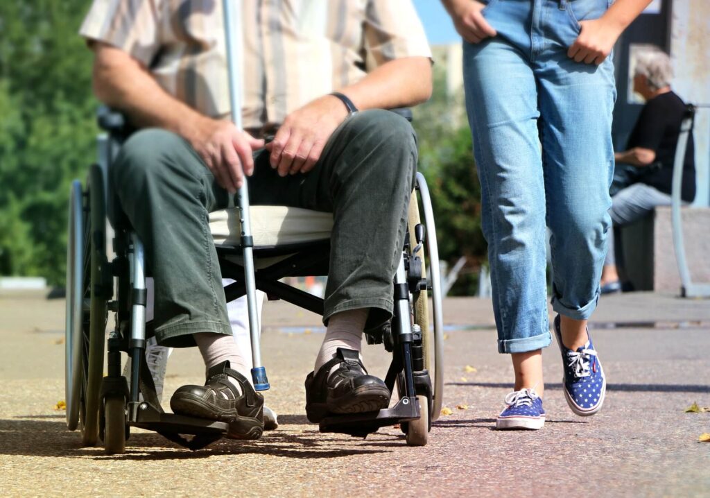 SIZED wheelchair-gb5be73423_1920-2243969b